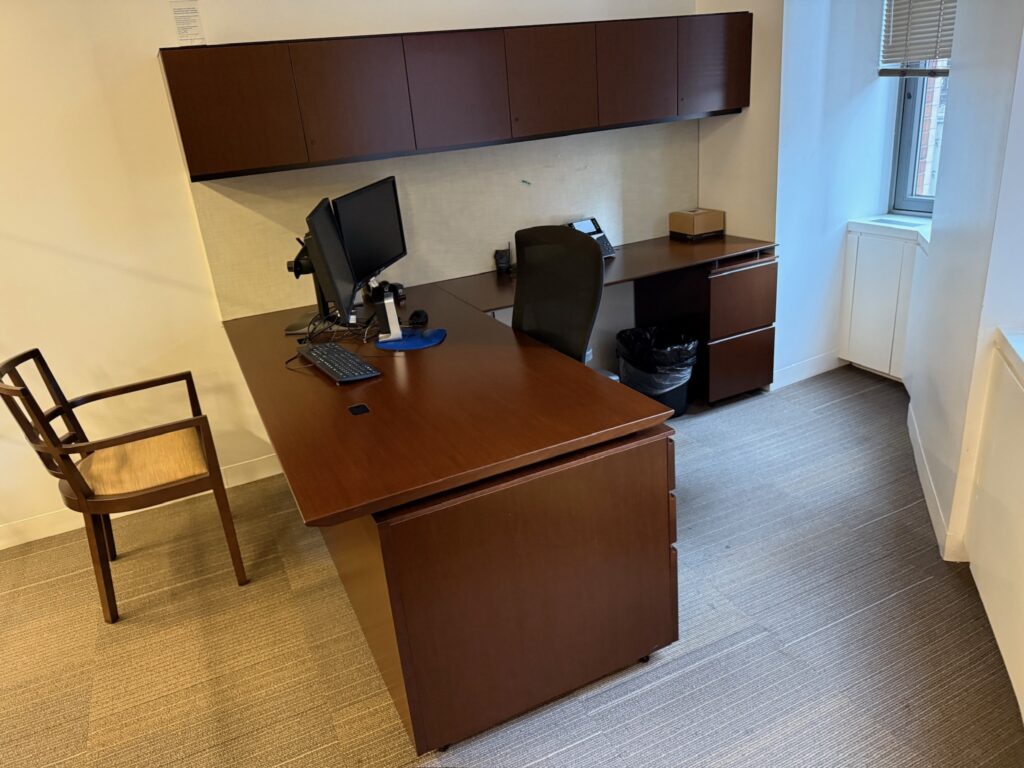 Pre-owned Knoll Autostrada Private Office 1
