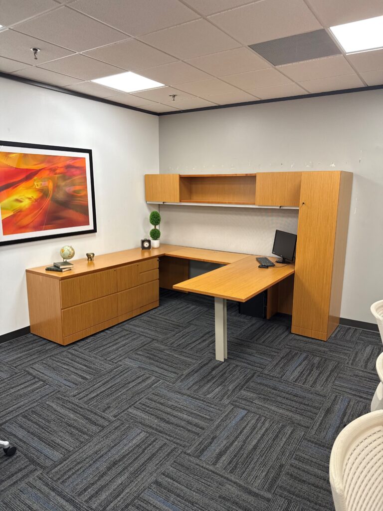 Pre-owned Knoll Reff Private Office